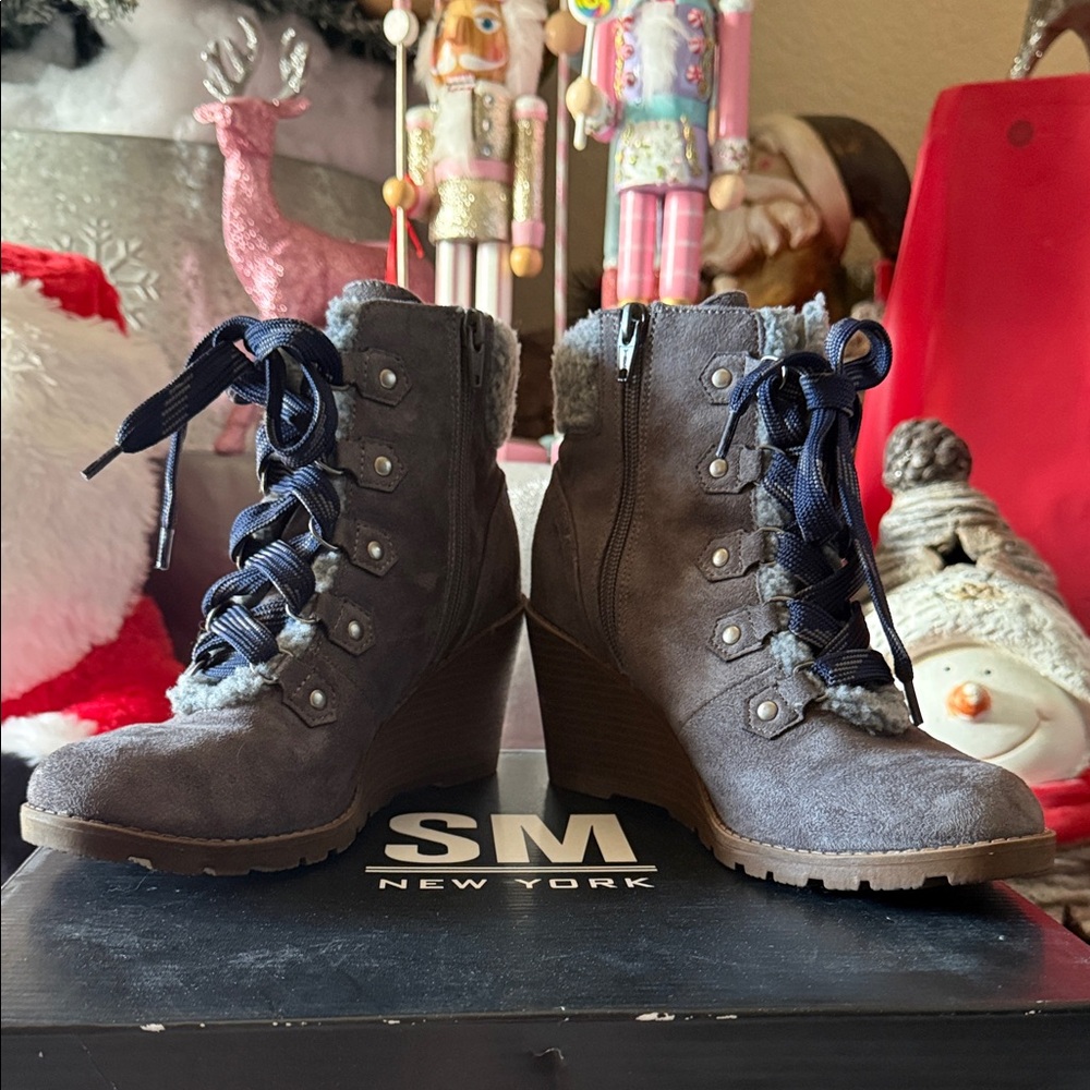 SM New York Women's Lace Up Gray Boots.